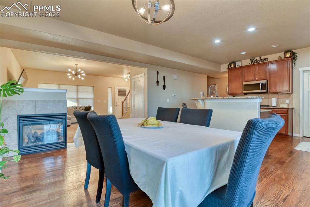 Image 10 of 32: Dining Area