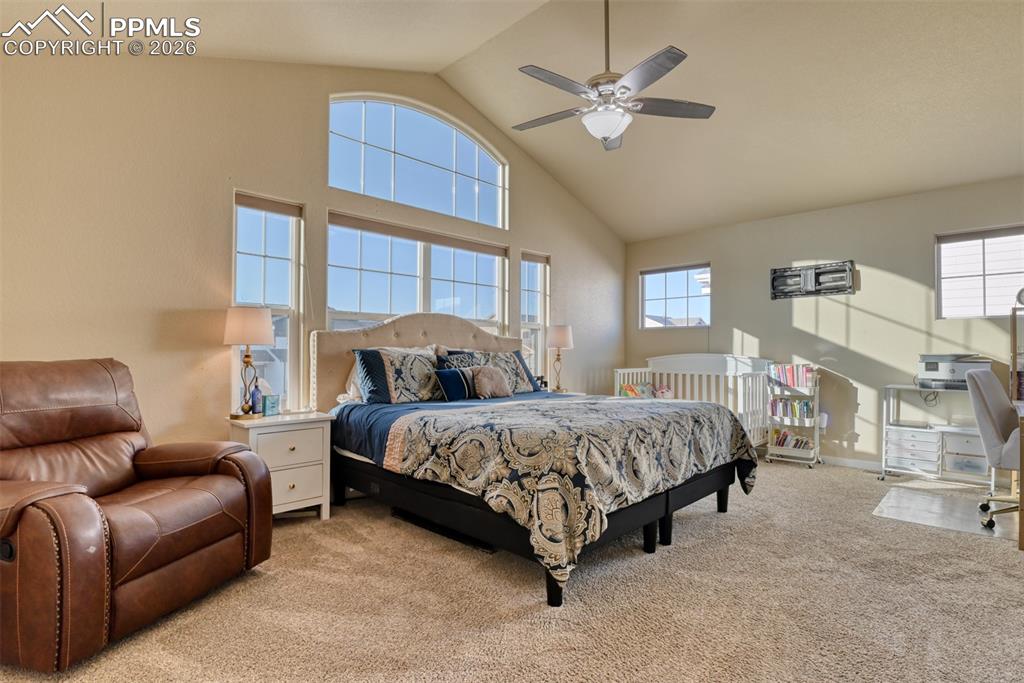 Image 16 of 32: Bedroom