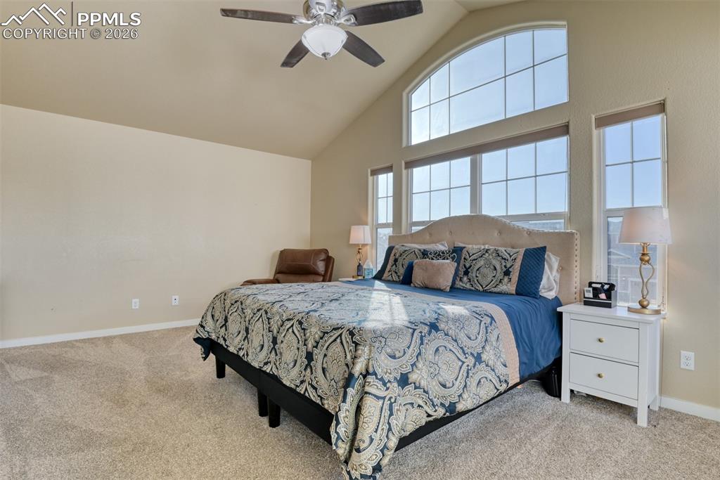 Image 17 of 32: Bedroom