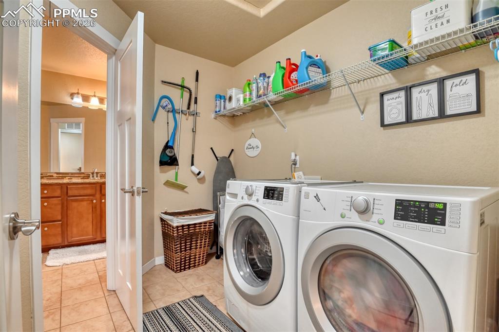 Image 20 of 32: Laundry