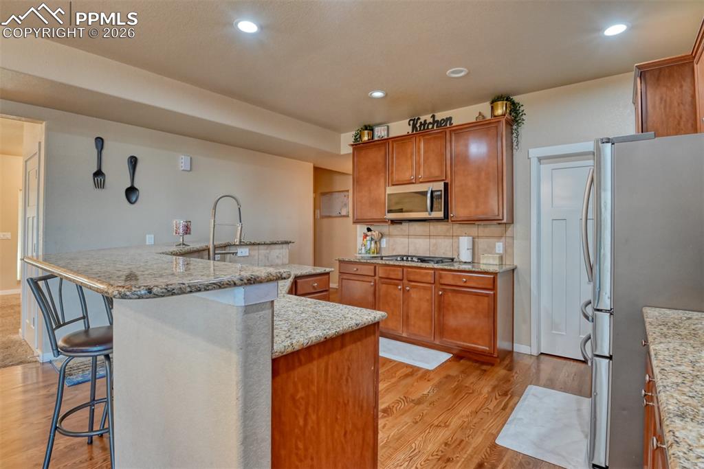 Image 9 of 32: Kitchen