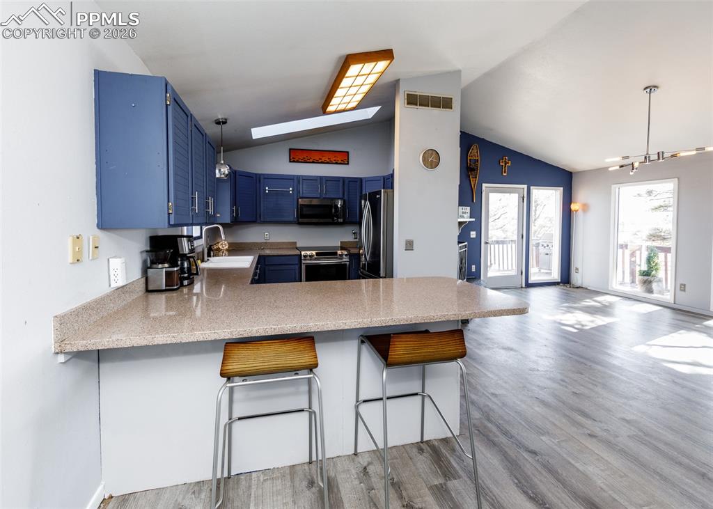 Image 7 of 49: Kitchen