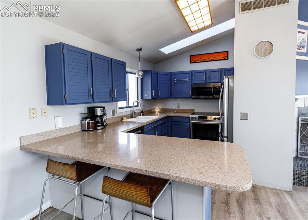 Image 8 of 49: Kitchen