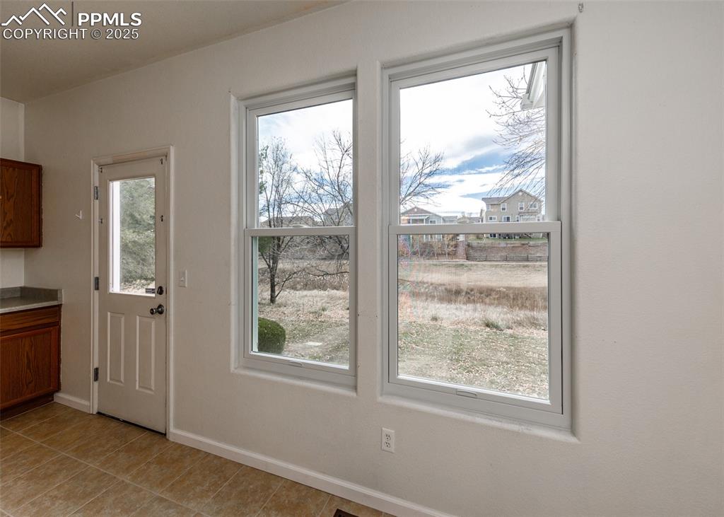 Image 18 of 46: Dining Area