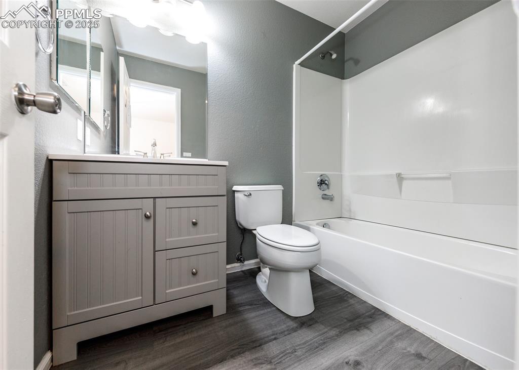 Image 37 of 46: Bathroom