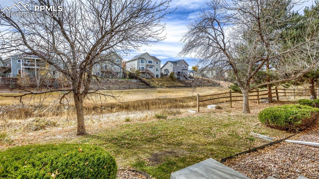 Image 44 of 46: Yard