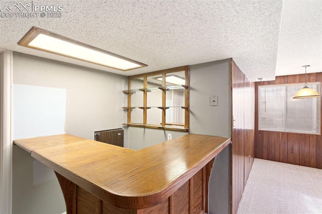 Image 39 of 47: Indoor dry bar