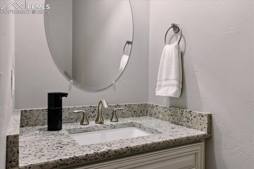 Image 15 of 46: Bathroom