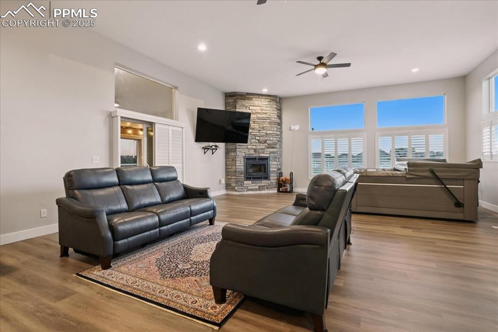 Image 16 of 46: Family Room