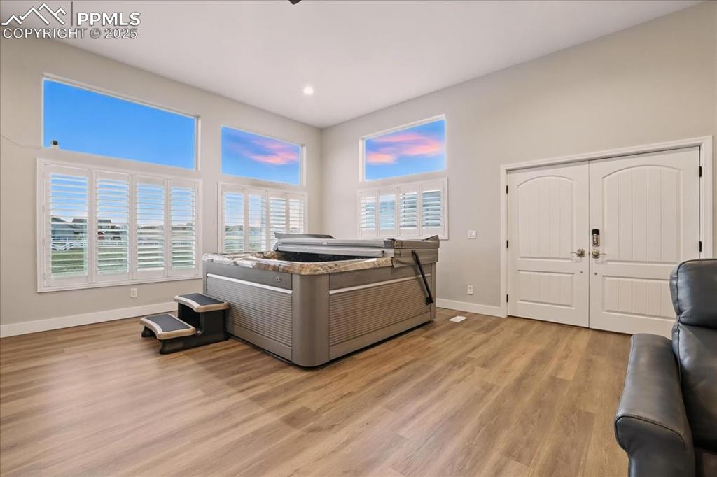 Image 18 of 46: Family Room