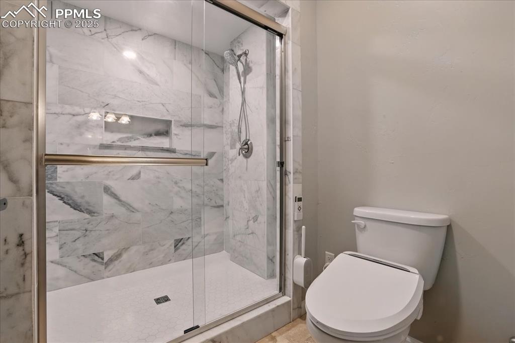 Image 33 of 46: Bathroom