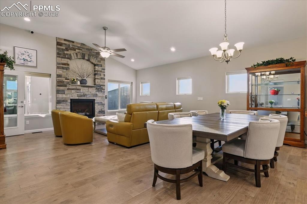 Image 4 of 46: Dining Area