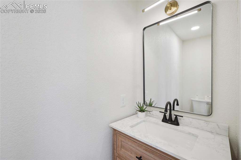 Image 19 of 36: Bathroom