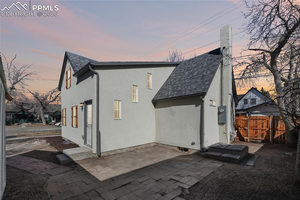 Image 29 of 36: Back of Structure