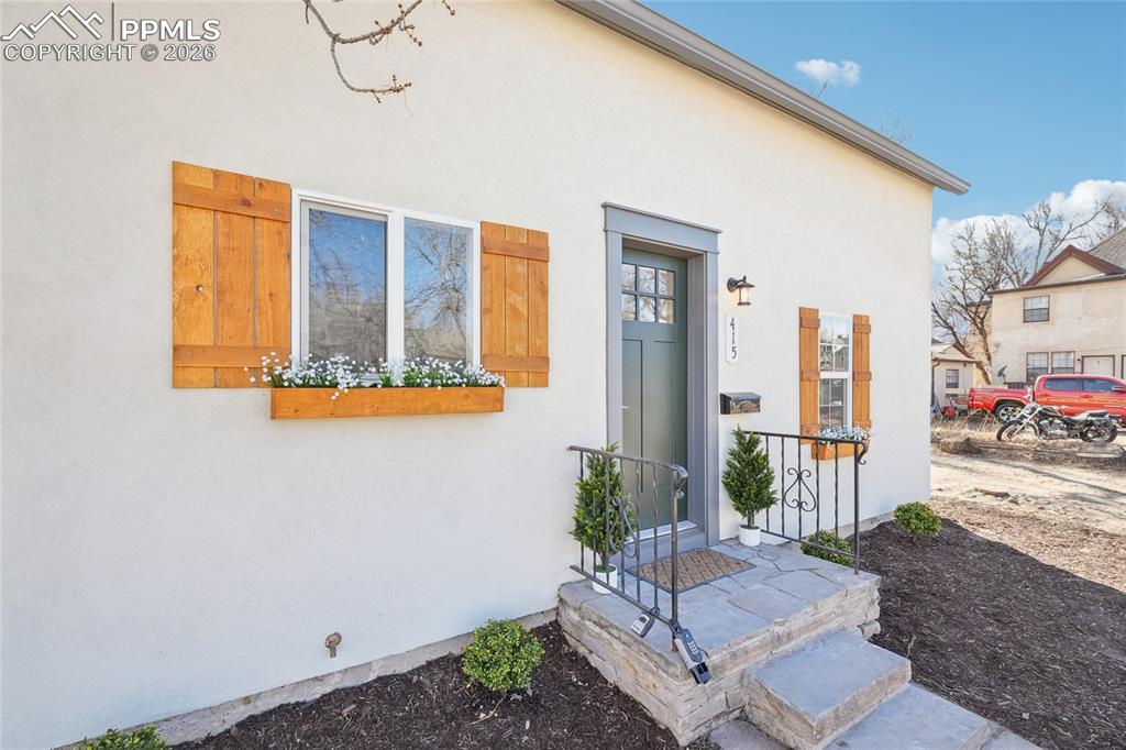 Image 33 of 36: Entry