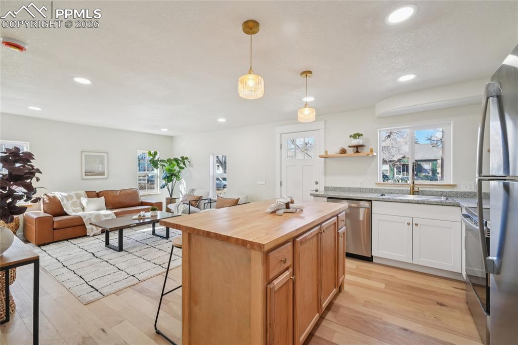 Image 9 of 36: Kitchen