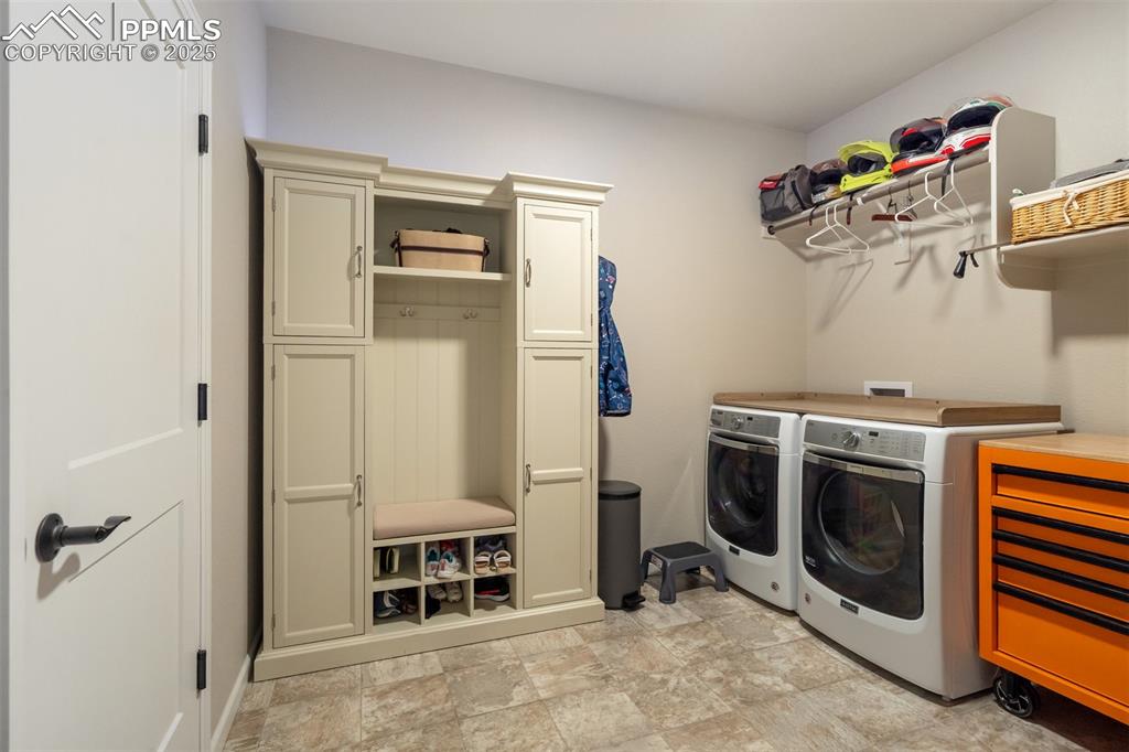 Image 29 of 48: Laundry