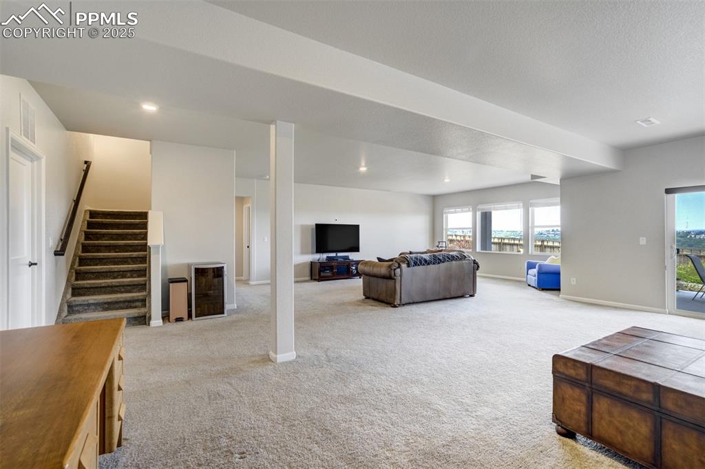 Image 31 of 48: Family Room