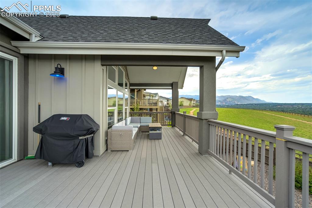 Image 39 of 48: Deck