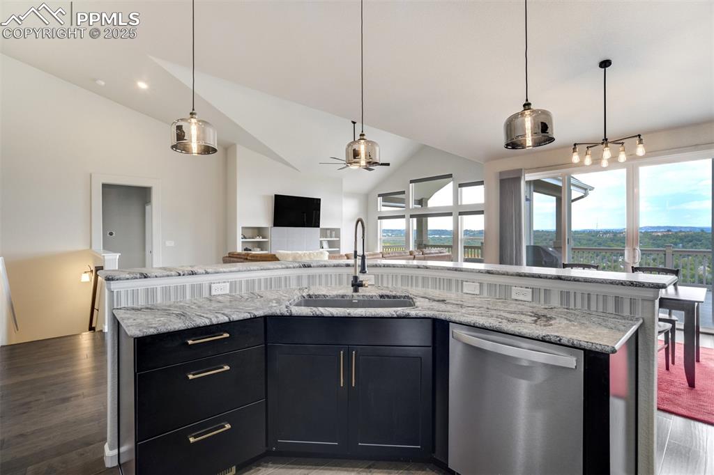 Image 7 of 48: Kitchen