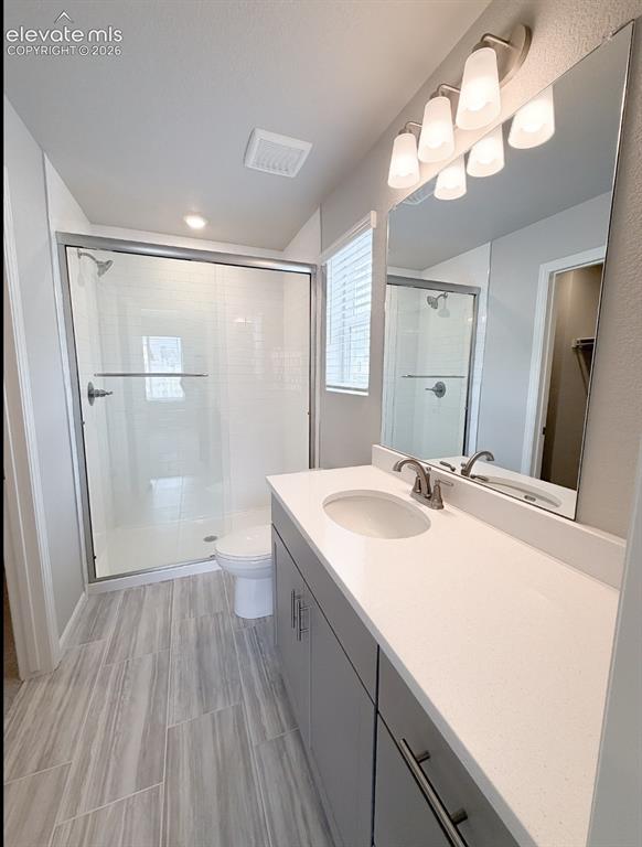 Image 12 of 24: Bathroom