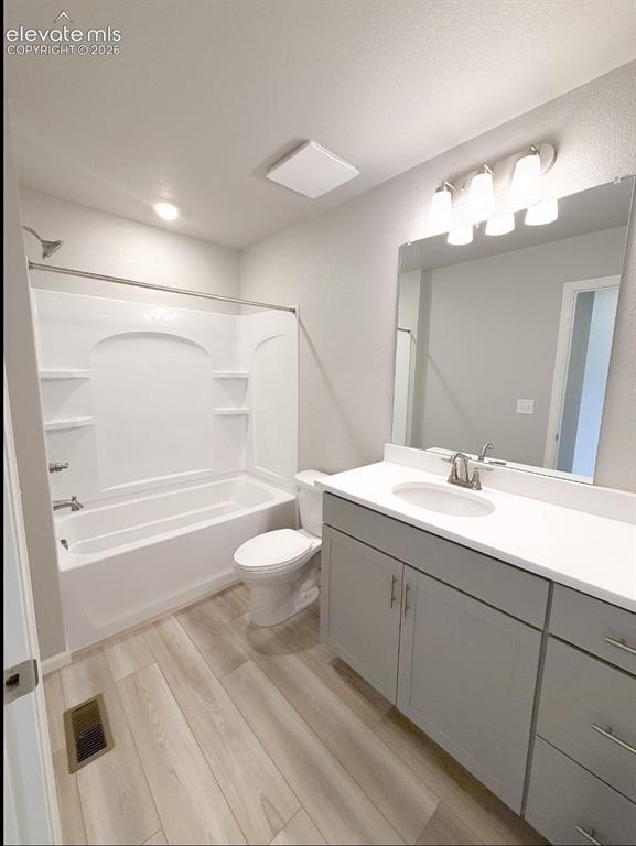 Image 15 of 24: Bathroom