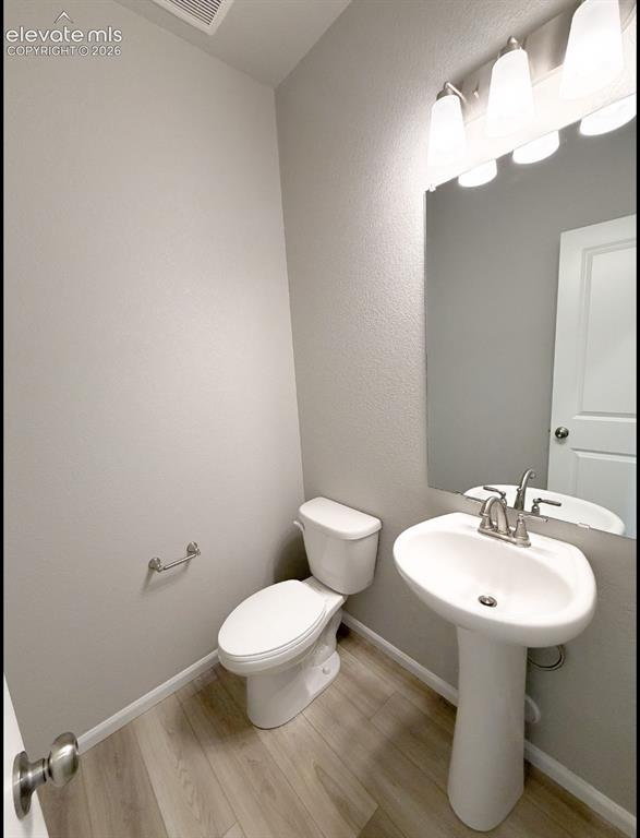 Image 18 of 24: Bathroom