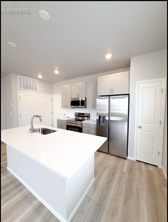 Image 22 of 24: Kitchen