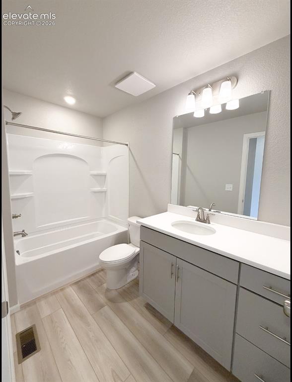 Image 9 of 24: Bathroom