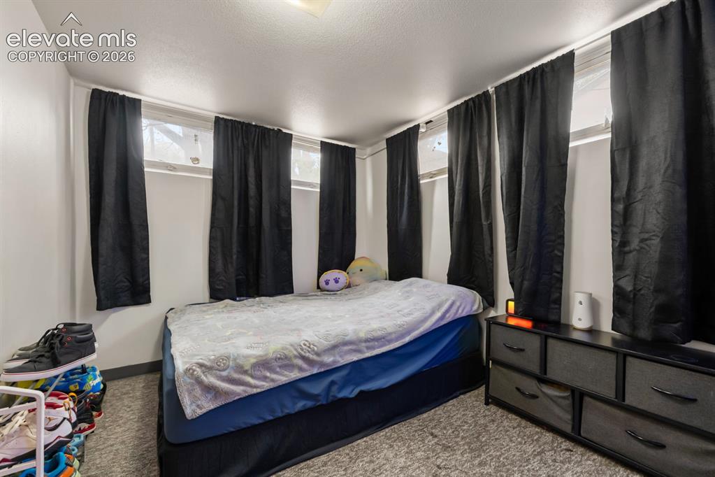 Image 19 of 28: Bedroom