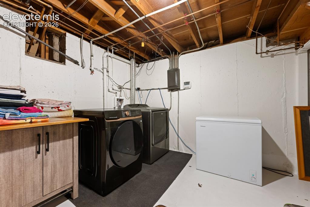 Image 20 of 28: Laundry