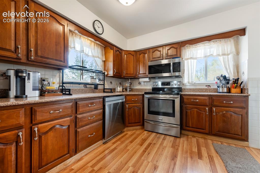 Image 6 of 28: Kitchen