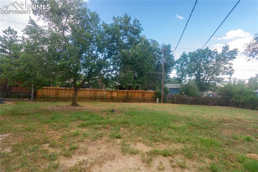 Image 43 of 44: View of yard