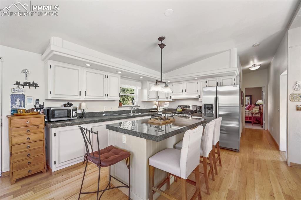 Image 14 of 48: Beautiful open kitchen!