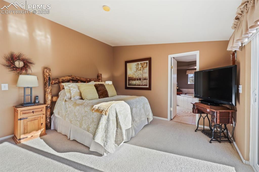 Image 21 of 48: Spacious bedroom!