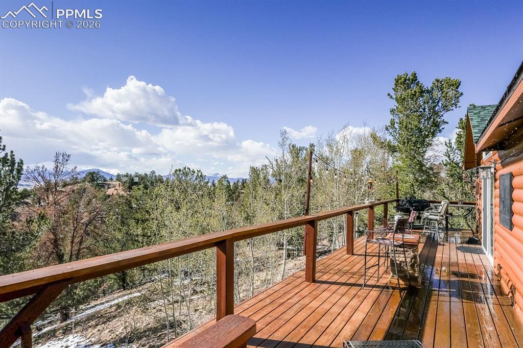 Image 32 of 48: Upper deck!