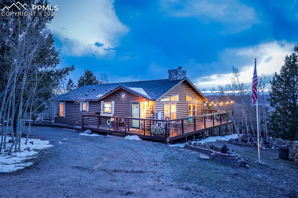 Image 39 of 48: Wrap around deck!