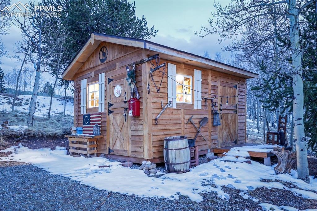Image 41 of 48: Could use for storage!