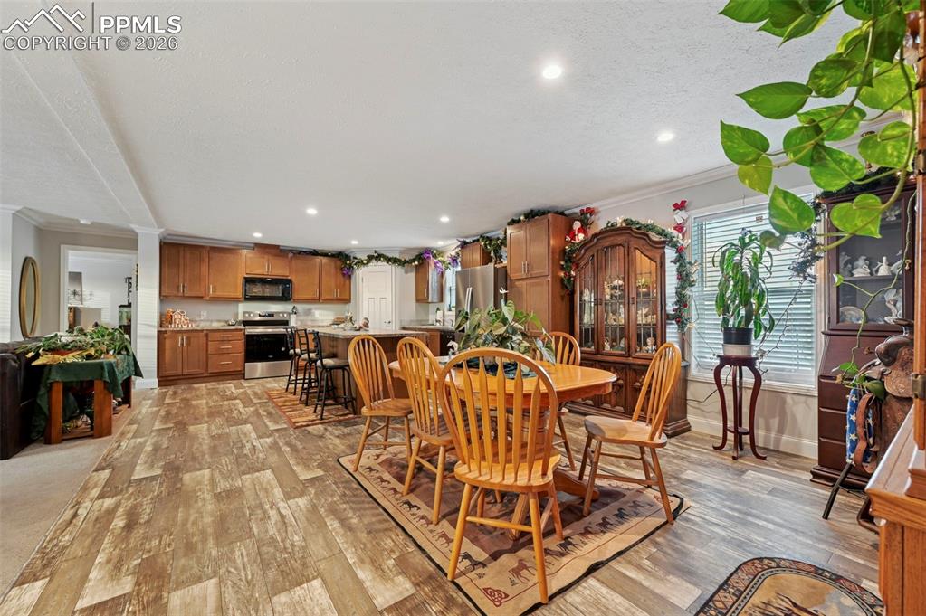 Image 10 of 22: Dining Area