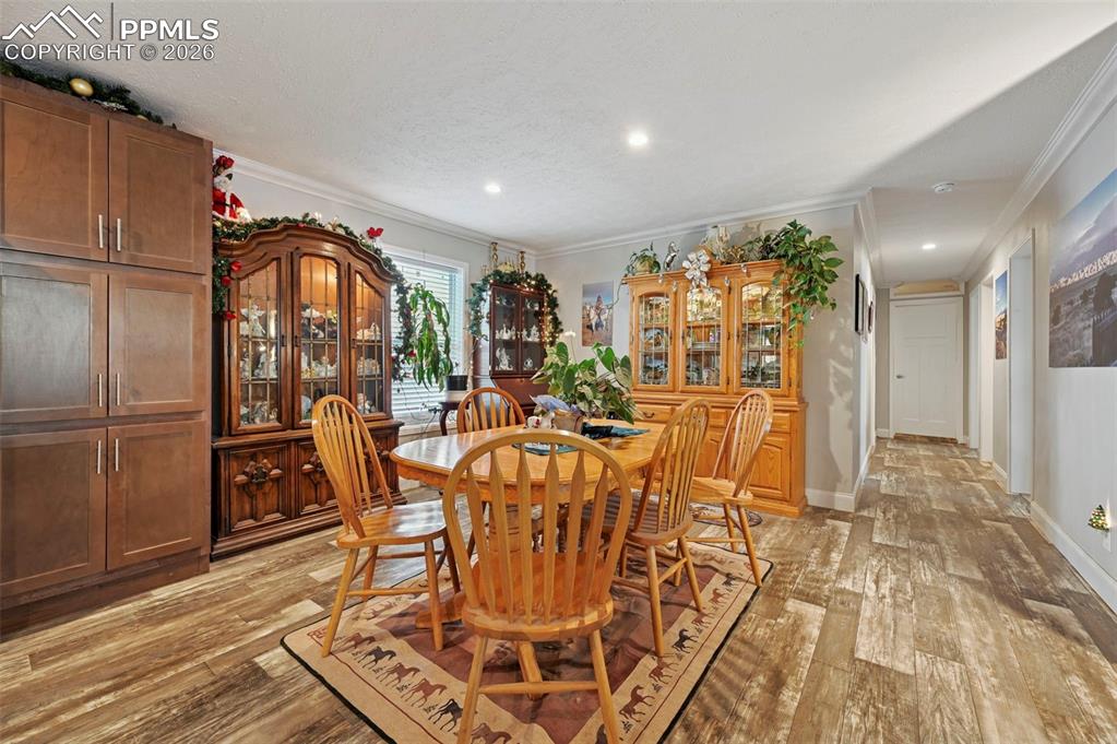 Image 11 of 22: Dining Area