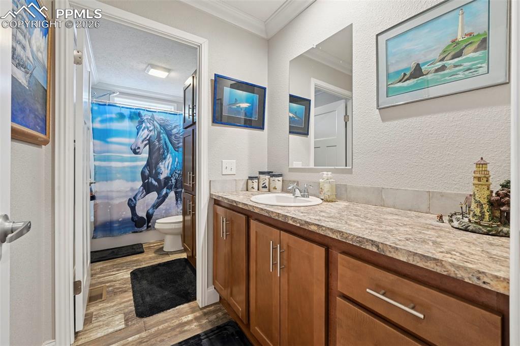 Image 16 of 22: Bathroom