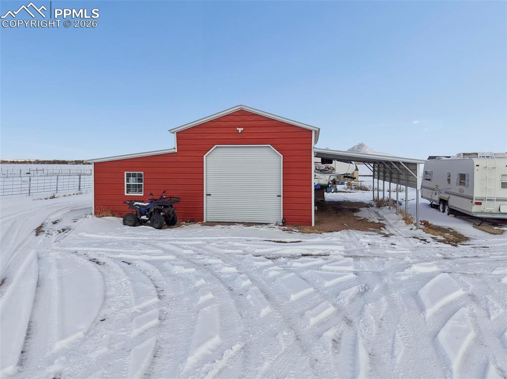 Image 2 of 22: Garage