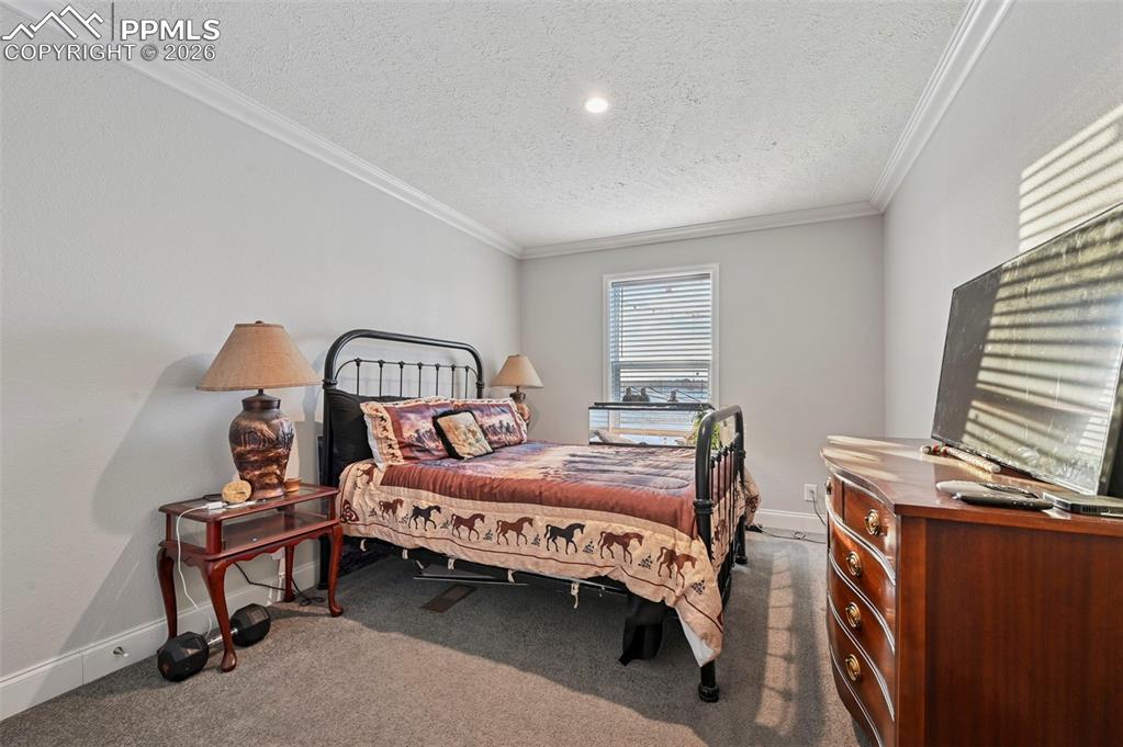 Image 23 of 27: Bedroom