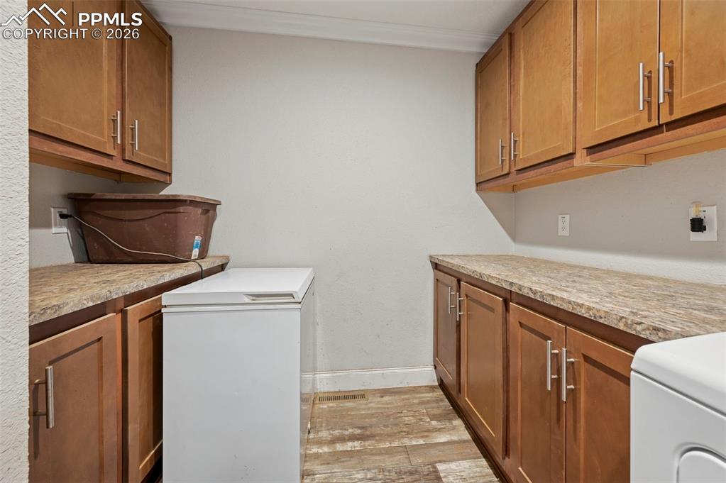 Image 27 of 27: Laundry