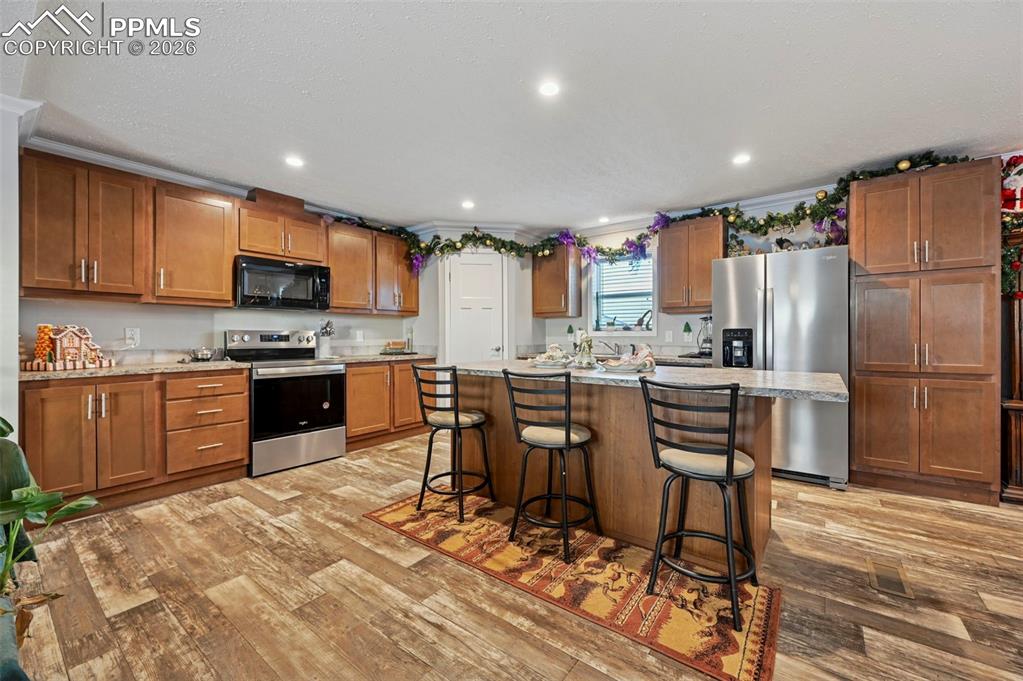 Image 7 of 22: Kitchen