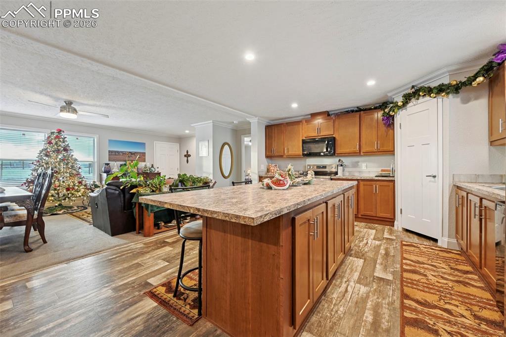 Image 9 of 22: Kitchen