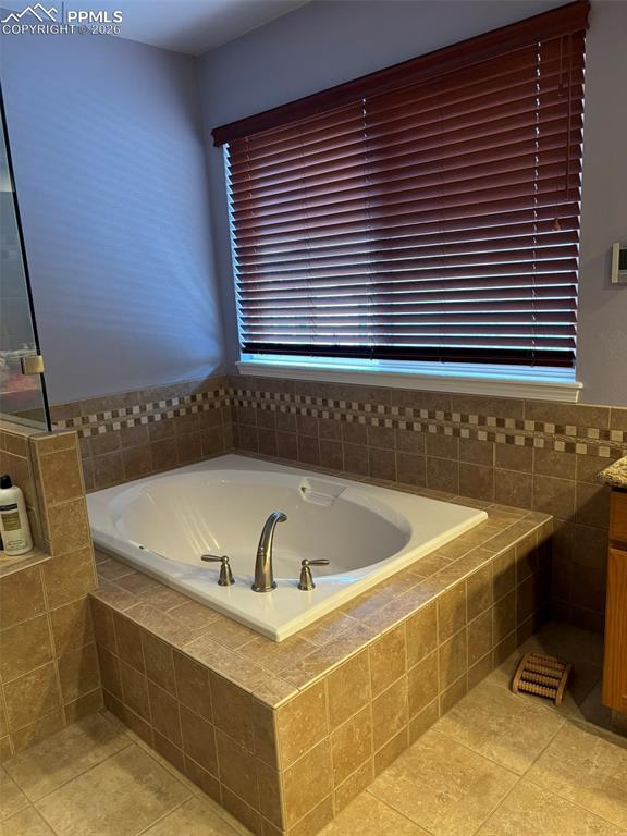 Image 29 of 44: Bathroom