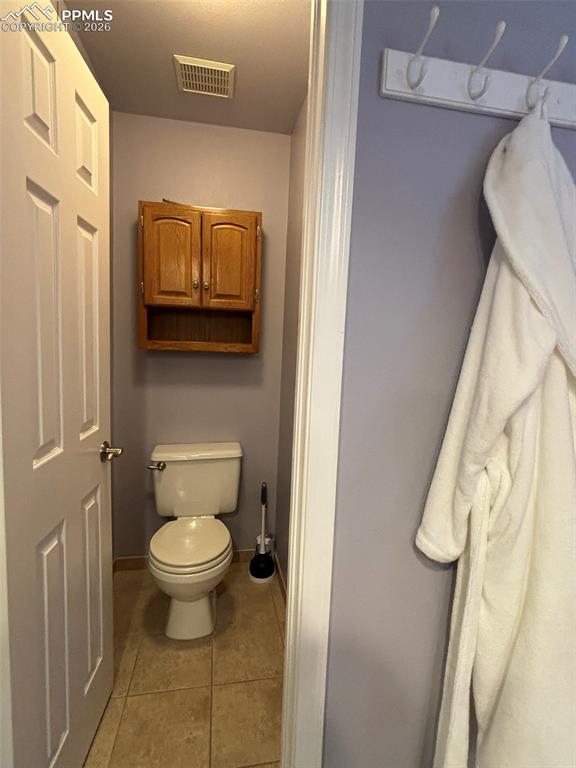 Image 30 of 44: Bathroom