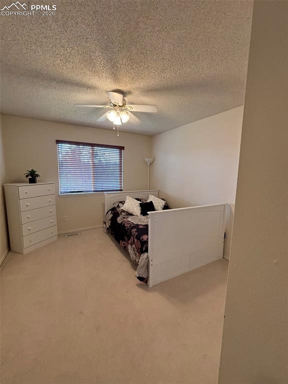 Image 31 of 44: Bedroom