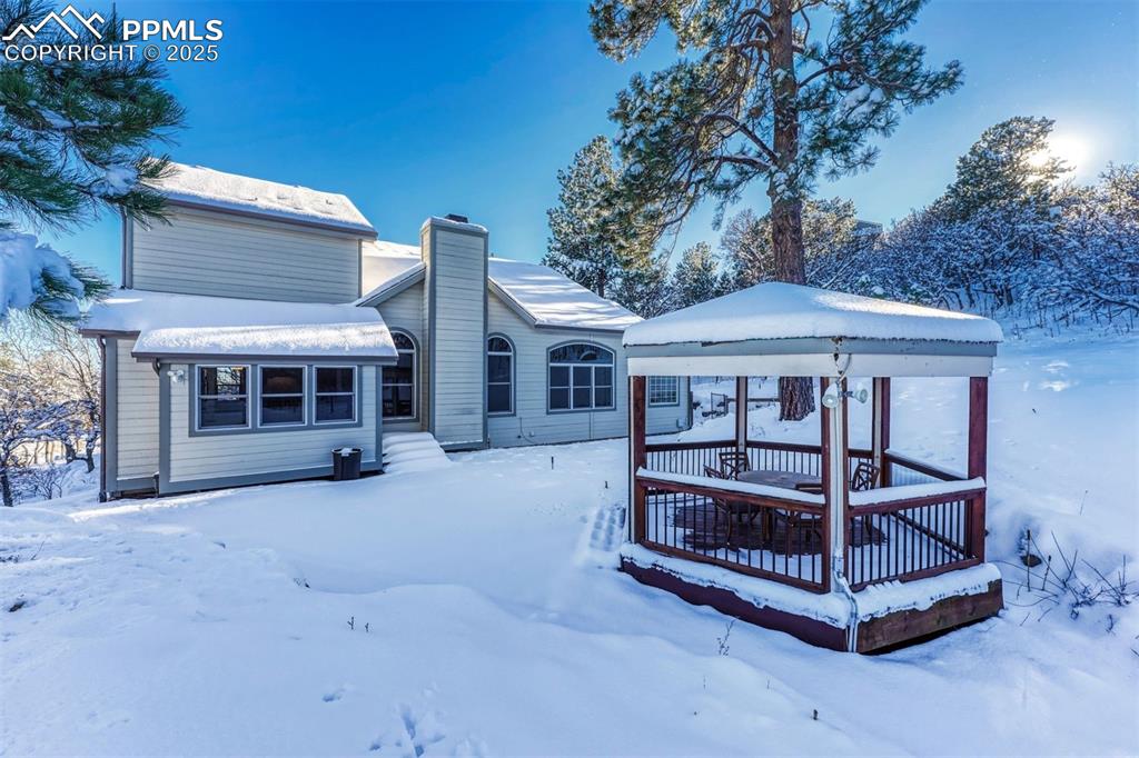 Image 11 of 50: Back of Structure